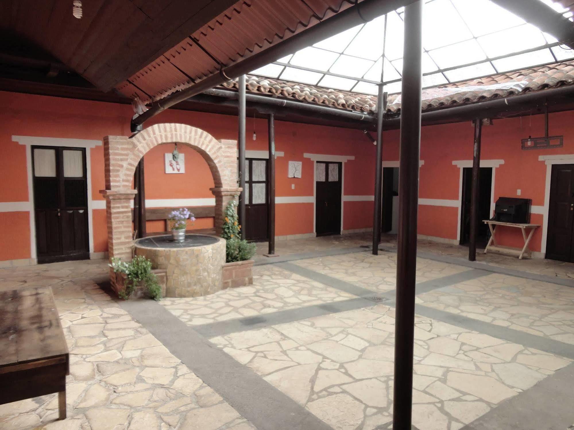 Casa Monad Bed & Breakfast San Cristóbal de Las Casas Екстериор снимка
